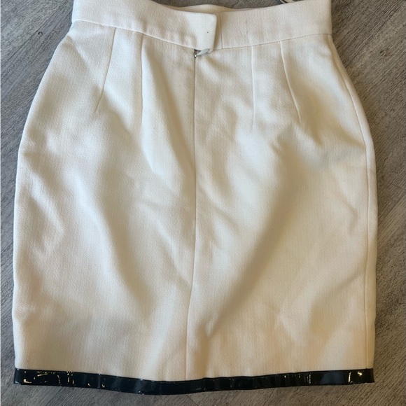 Chanel skirt - Picture 2 of 8
